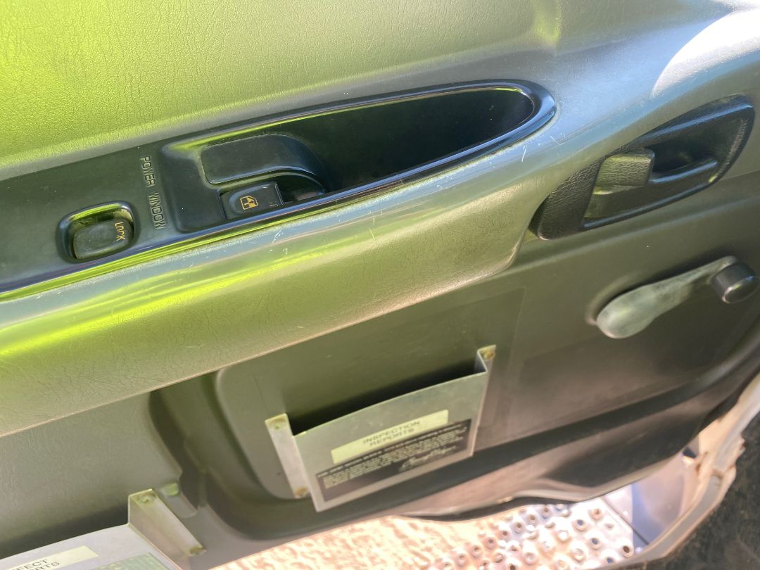 2004 GMC T7500 - Image 10